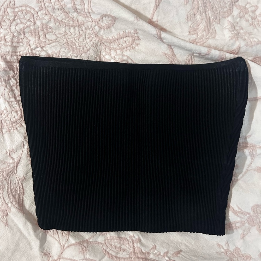 Elegant Black Ribbed Top